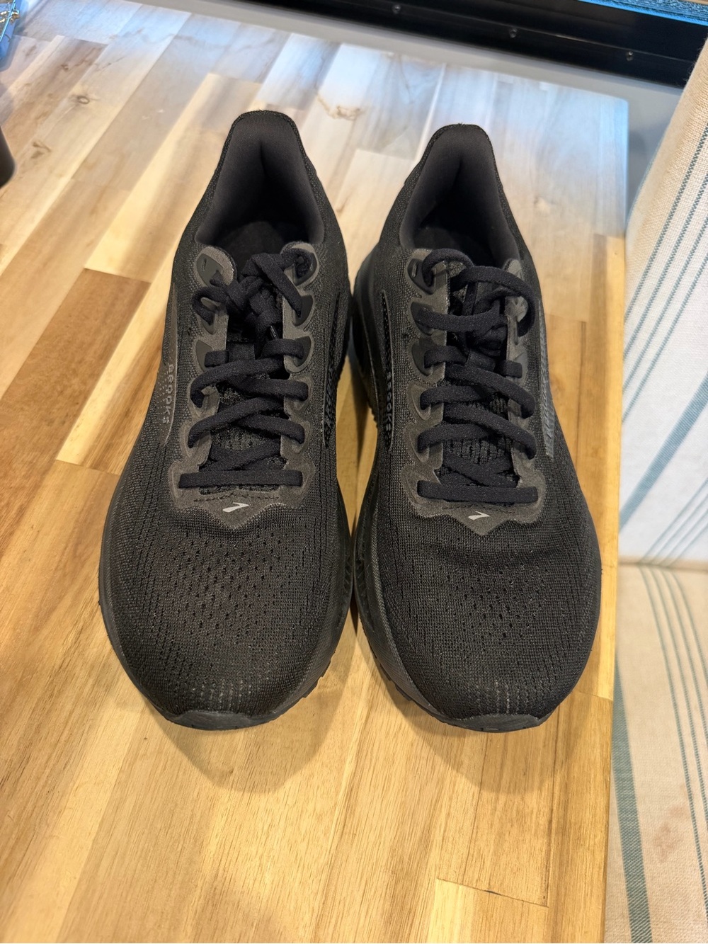 Women’s Ghost Brooks